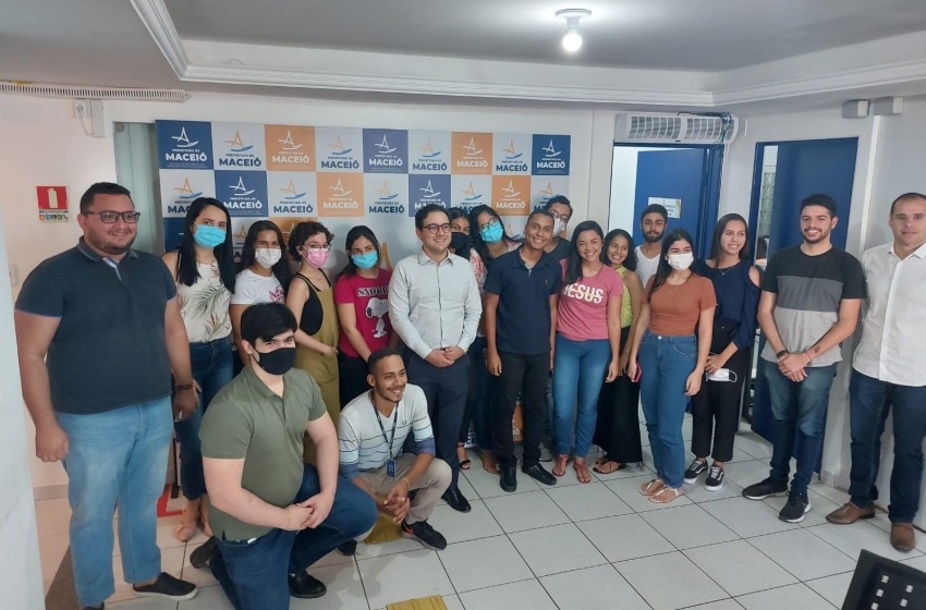 Estagiários do Iprev recebem procurador-geral de Pilar