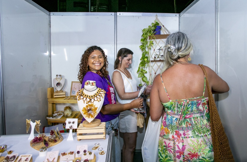 Feira Negócio da Grota da Mulher Empreendedora movimenta R$ 30 mil em vendas