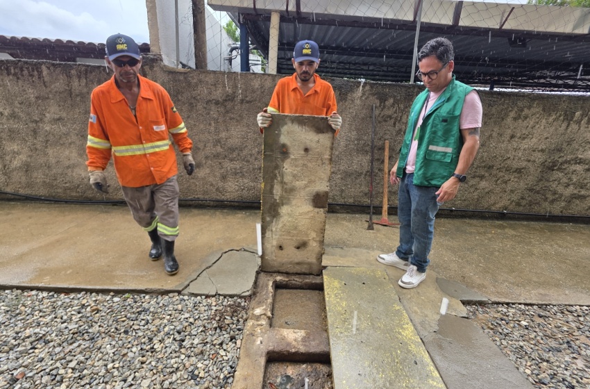 Operação Língua Suja autua residencial por lançar esgoto na rede pluvial, no Feitosa
