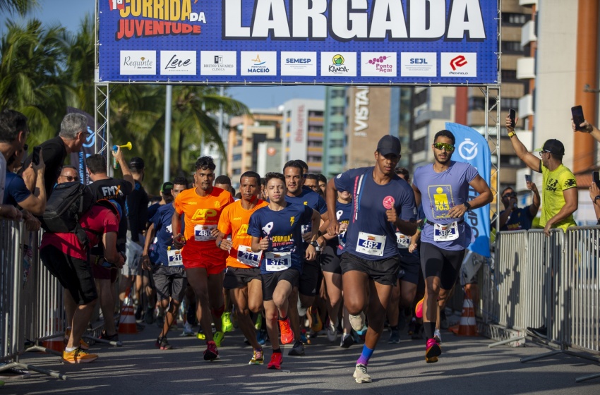 Jovens lotam orla da Pajuçara na 1° Corrida da Juventude