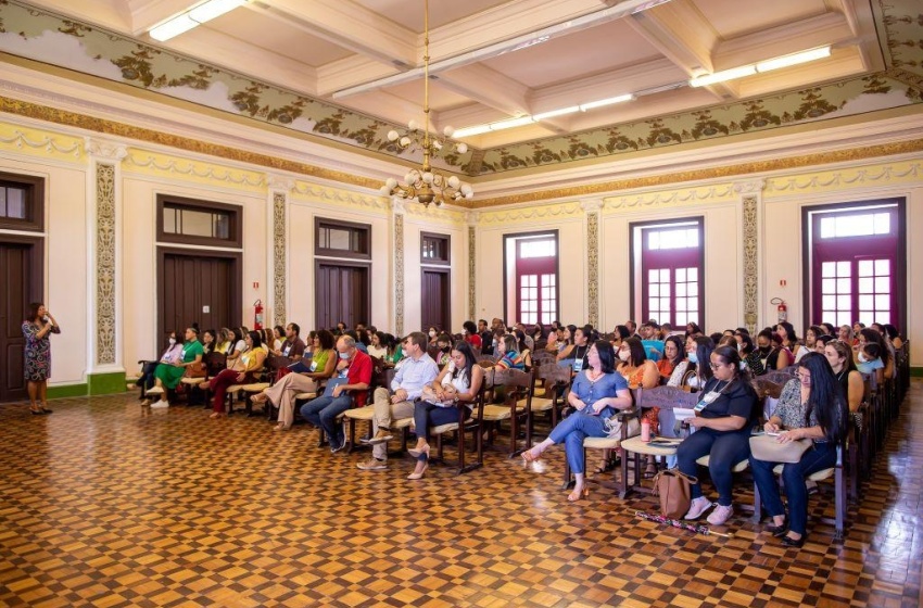 Novos servidores da Assistência Social assinam contrato de trabalho