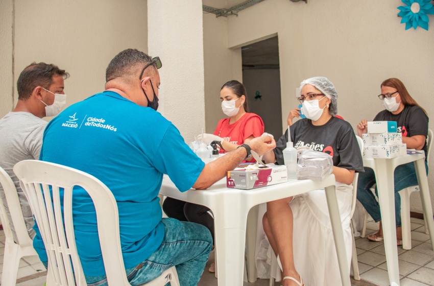 Saúde sensibiliza servidores com ações alusivas ao Novembro Azul