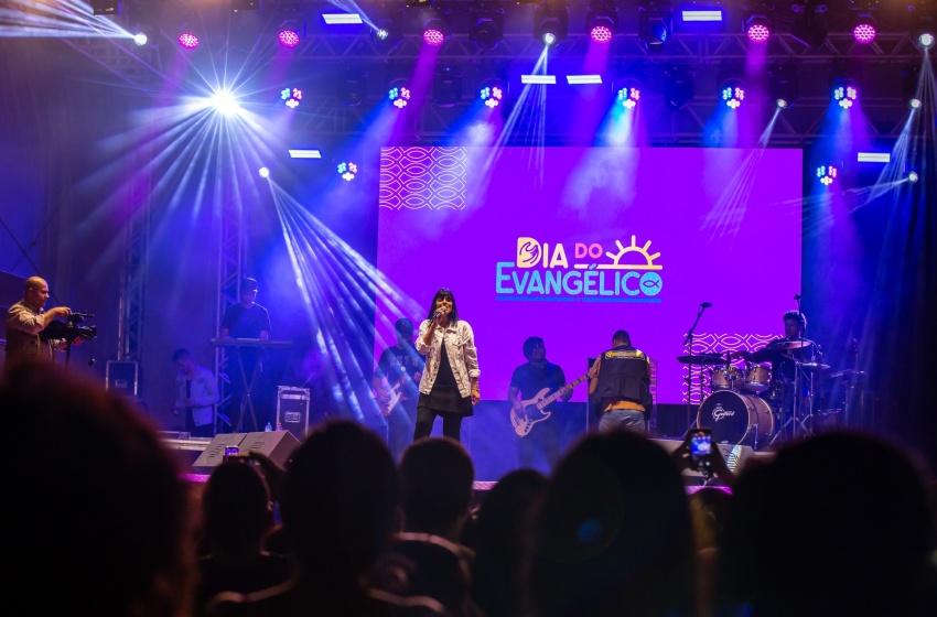 Fiéis prestigiam primeira noite de comemorações ao Dia do Evangélico