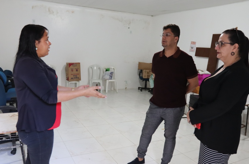 Equipe da EJAI faz visita em comunidade de pescadores para firmar projeto de alfabetização