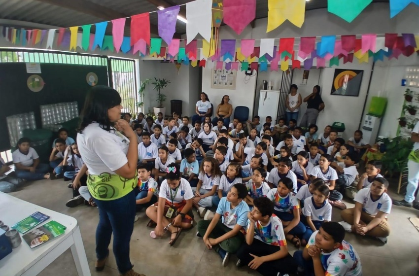 Projeto Ecoponto Aqui leva educação ambiental a estudantes no Dique Estrada