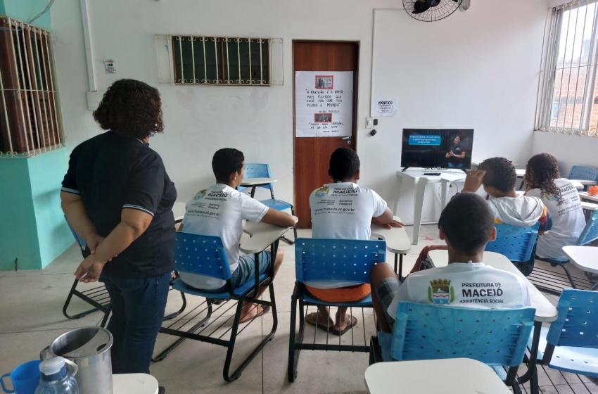 Crianças do Serviço de Convivência participam de palestra sobre Dia Internacional de Nelson Mandela