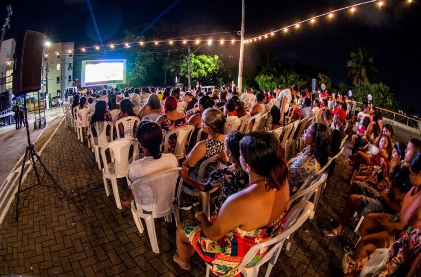 Prefeitura de Maceió levou cinema itinerante para mais quatro bairros da capital