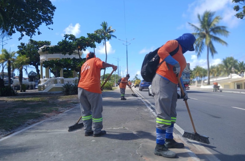 Alurb realiza limpeza em percurso da Maratona Internacional de Maceió