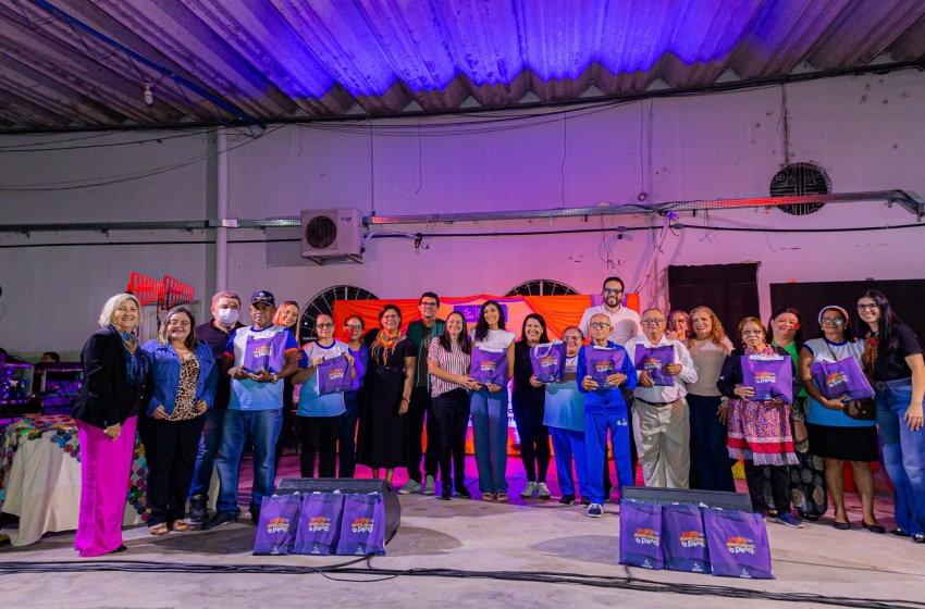 Sarau Cultural voltado à leitura reúne cerca de 400 alunos da EJAI na sede da Semed