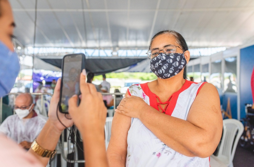 Maceió começa a aplicar 2a dose da vacina Pfizer e antecipa até dia 14