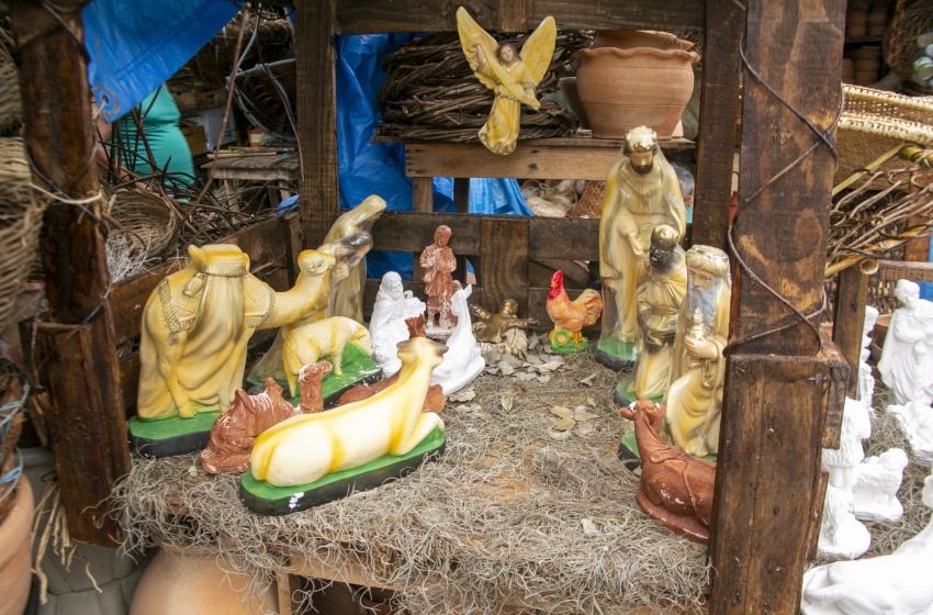 Mercado do Artesanato atrai atenção para decorações criativas de fim de ano