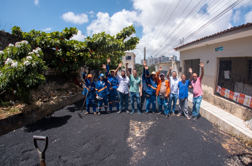 Prefeitura dá início a obra de pavimentação da Rua Ladeira Onze do Barroso, no Jacintinho