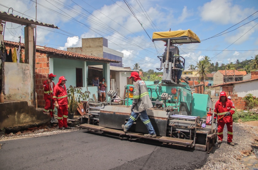 Em Riacho Doce, rua e travessa São Benedito ganham pavimentação