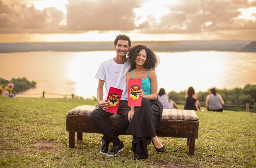 Jovens escritores lançam livros de poesia no Mirante de Santa Amélia