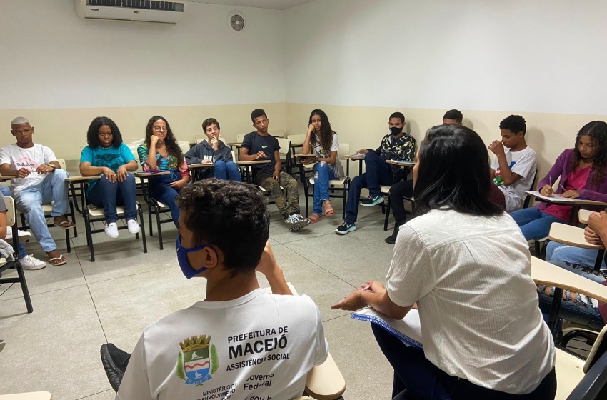 Jovens integrantes do Serviço de Convivência participam de qualificação para o mercado de trabalho