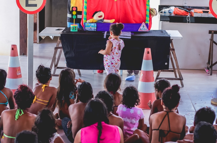 Educação da SMTT realiza ação com teatro de fantoches para filhos de rodoviários