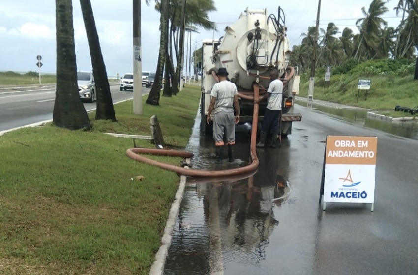 Prefeitura realiza mutirão de drenagem e limpeza de galerias nesta segunda (25)