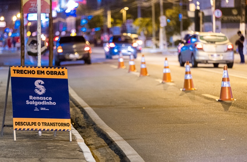 Obras de esgotamento sanitário avançam na Avenida Gustavo Paiva