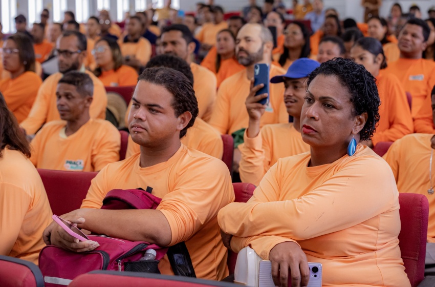 "É gratificante, para nós, a liberdade de ser feliz e trabalhar", diz formanda do projeto Praça é Massa
