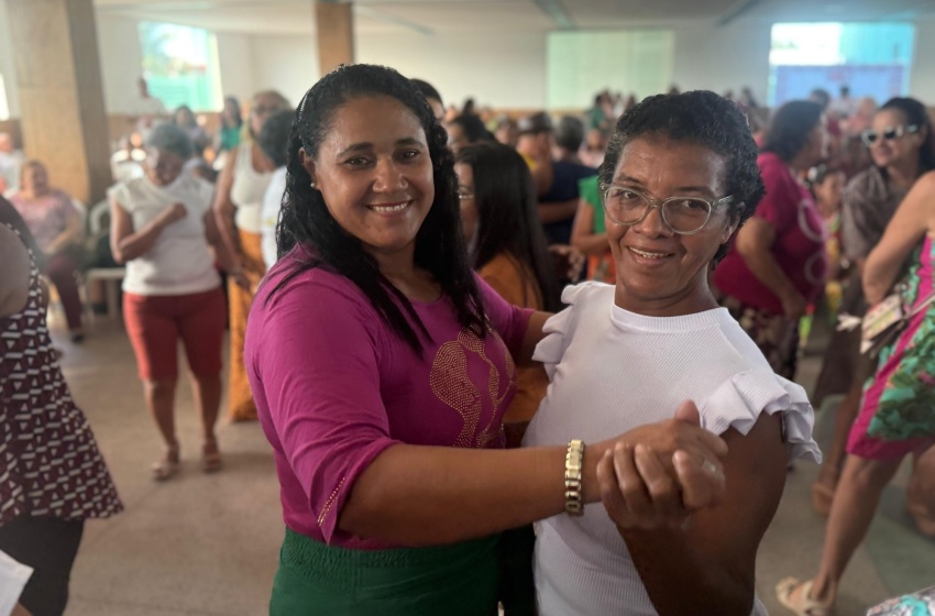 Baile das mães reúne 700 mulheres do Serviço de Convivência