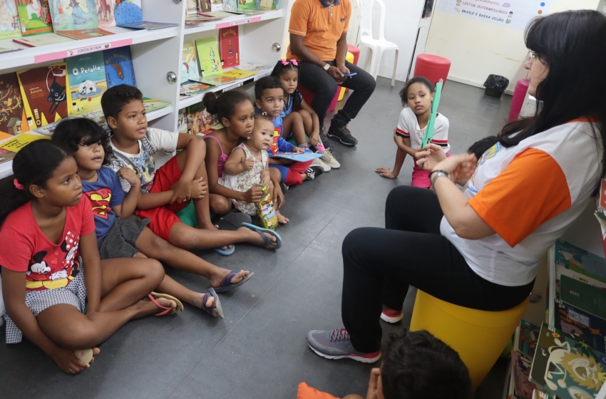 Educação participa do Saúde da Gente com contação de histórias e incentivo à leitura