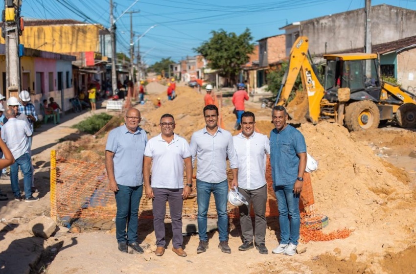 Prefeitura visita obra de saneamento básico na Avenida Gama Lins, no Cidade Universitária