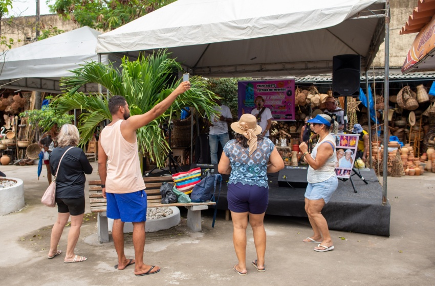Projeto Palco Aberto anima turistas e maceioenses no Mercado do Artesanato