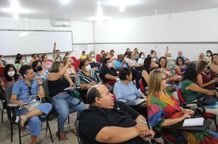 Secretário de Educação se reúne com diretores de 50 escolas para debater demandas pedagógicas