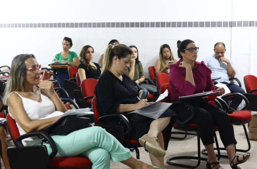 Diretoras de creches e escolas municipais recebem instruções sobre segurança alimentar