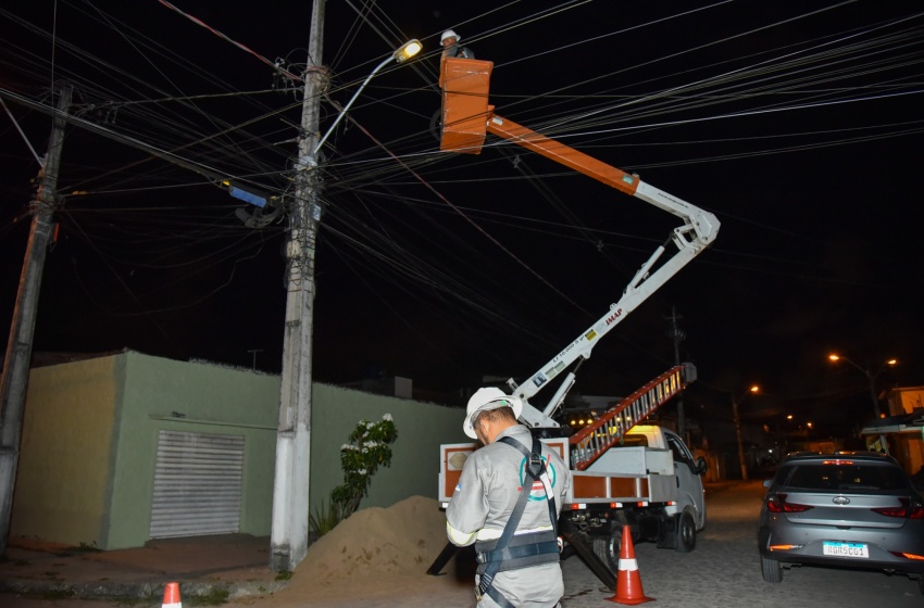 Mutirão da Sima restabelece 60 luminárias no Conjunto Cleto Marques Luz