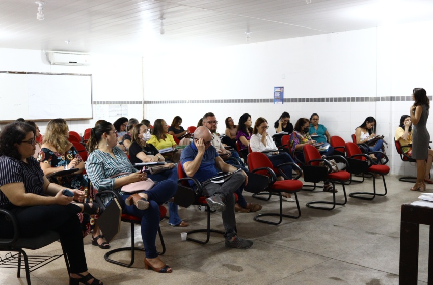 Psicólogos participam de formação para trabalhar ações coletivas nas escolas