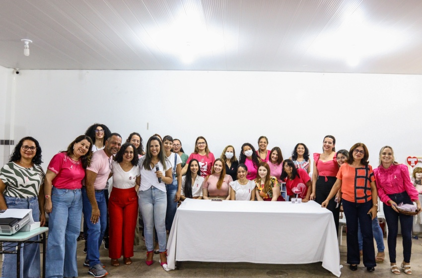 Servidoras da Educação participam de palestra sobre prevenção ao câncer de mama