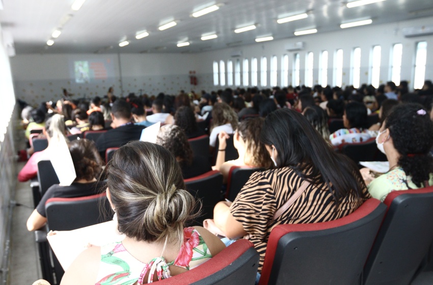 Educação promove capacitação para profissionais de apoio a alunos com necessidades especiais