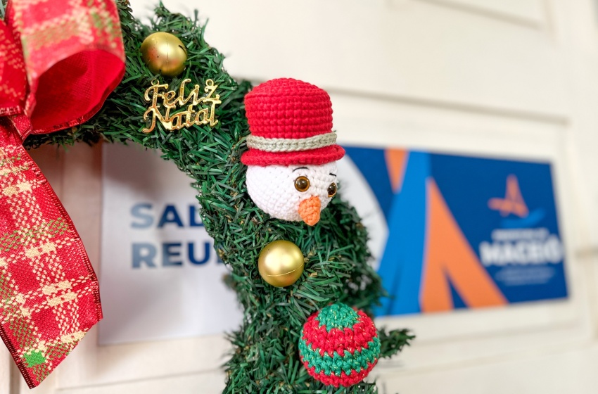 Artesãos da Economia Solidária preparam peças únicas para o Natal