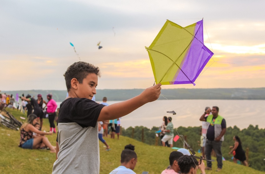 Oficina de pipas supera expectativa e atrai mais de 500 participantes no Mirante Santa Amélia
