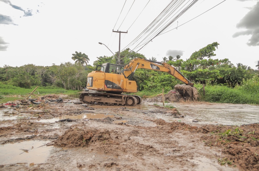 Prefeitura de Maceió inicia serviços de desobstrução no acesso à Chã da Jaqueira