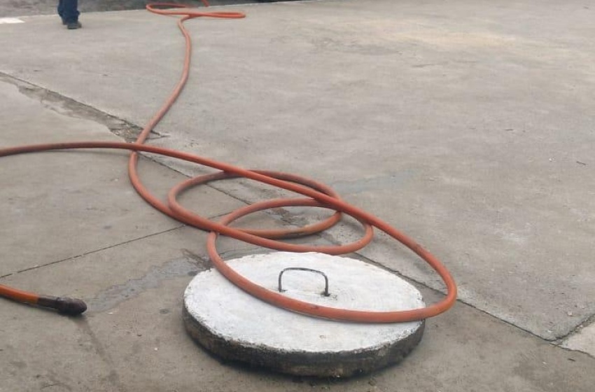 Infraestrutura executa serviços na rede de drenagem em bairros de Maceió