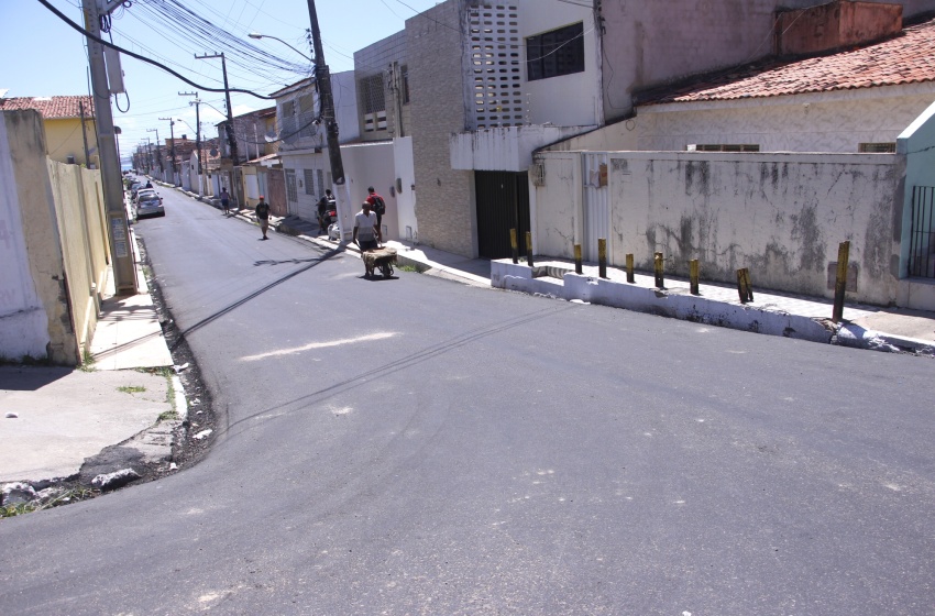 Moradores comemoram mudanças com pavimentação de avenida em Cruz das Almas