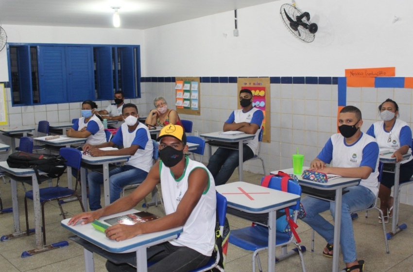 Estudantes da EJAI podem renovar matrícula a partir desta terça-feira (14)