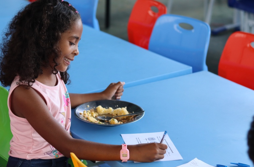 Estudantes da Escola Municipal Olavo Bilac participam de teste de aceitabilidade com carne suína