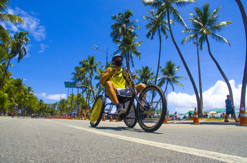 Orla de Ponta Verde recebe edição do Projeto Bike Sem Barreiras neste domingo (29)
