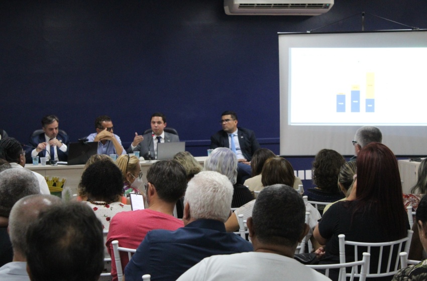 Prefeitura se reúne com servidores municipais para debater reajuste salarial