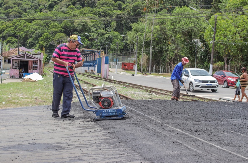 Prefeitura de Maceió faz recapeamento asfáltico nos pontos dos trilhos do VLT