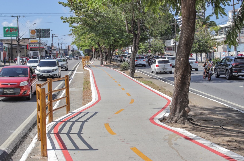Prefeitura inaugura ciclovia da Avenida Fernandes Lima e beneficia 300 mil pessoas
