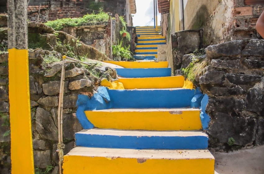 Infraestrutura leva mobilidade e acessibilidade com construção de escadarias na Grota da Caveira