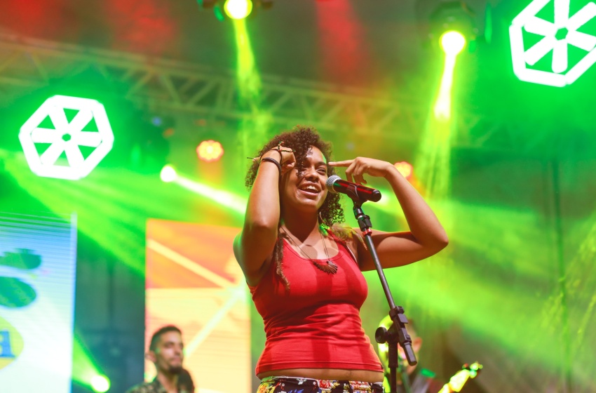 Abril pra Cultura valoriza artistas e mantém tradição dos bairros do Pontal e Jaraguá