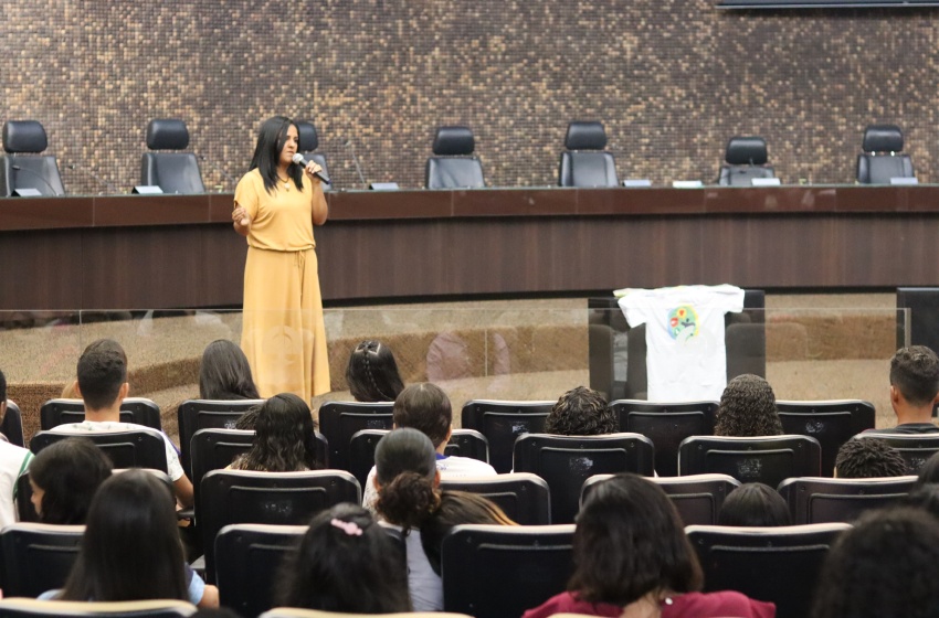 “Bullying Não é Brincadeira” é tema de palestra para alunos de escolas municipais