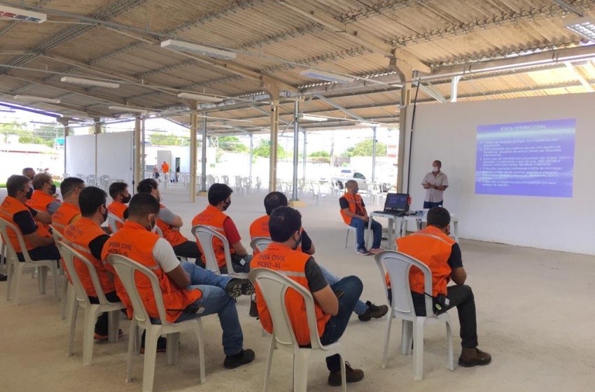 Agentes da Defesa Civil de Maceió participam de curso de Rádio Operador