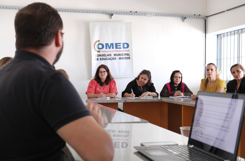 Roda de conversa debate metas para educação infantil