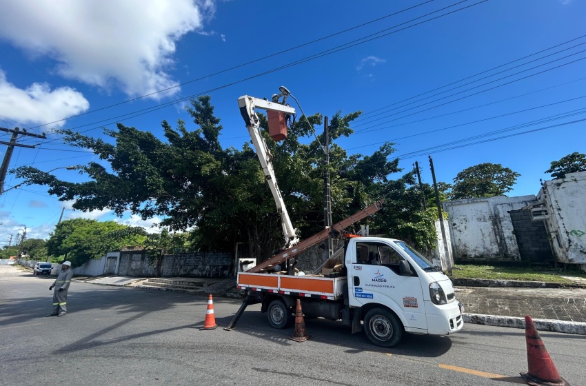 Ruas do Pinheiro recebem nova iluminação em LED